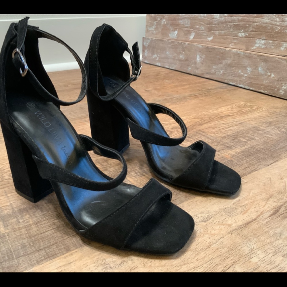 Heels - Picture 2 of 5
